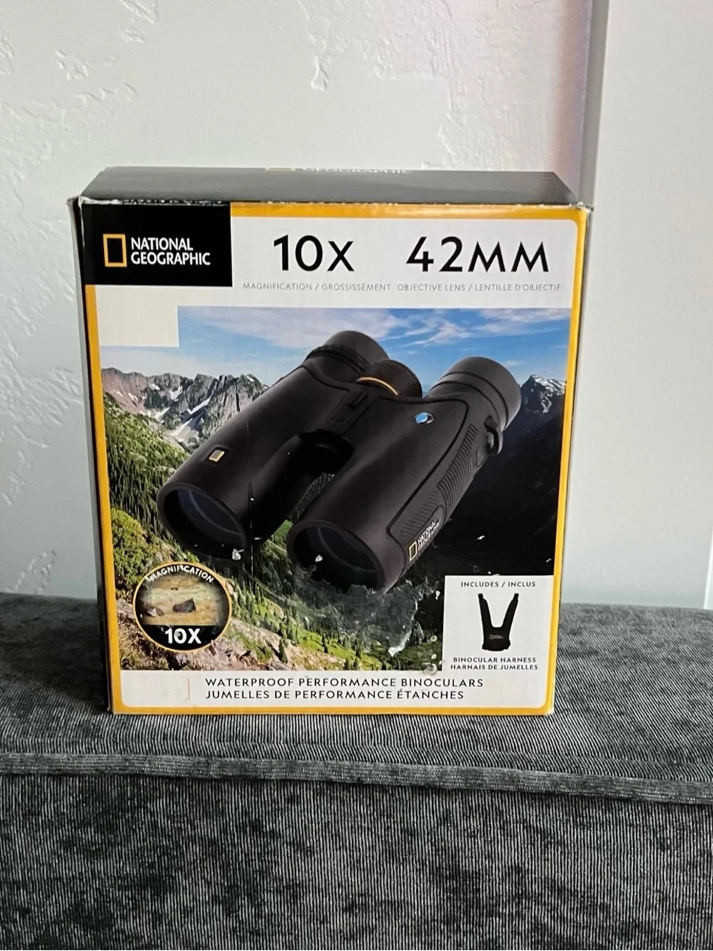 NIB National Geographic Waterproof Performance Binoculars